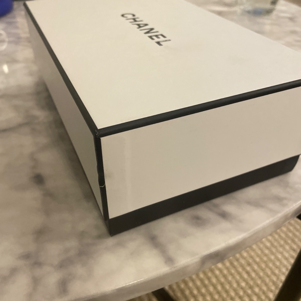Small Chanel Box - Picture 2 of 2